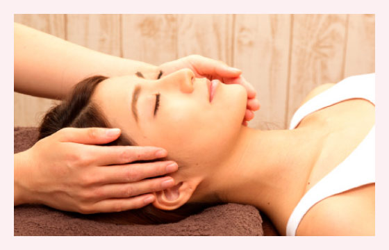 Step3 リンパに沿ってお顔の歪みを整える